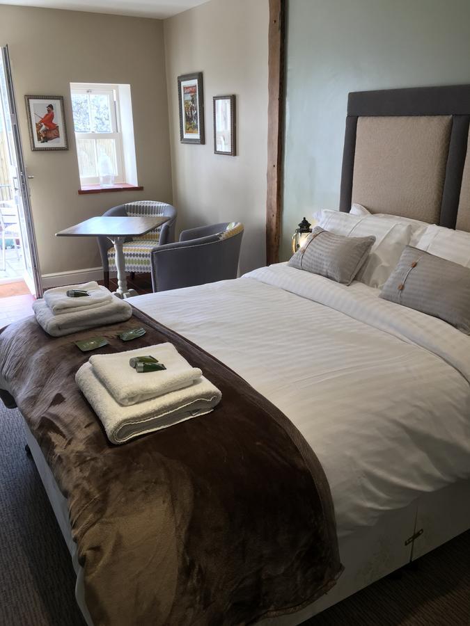 Wilton  Greyhound Inn Wilton מראה חיצוני תמונה