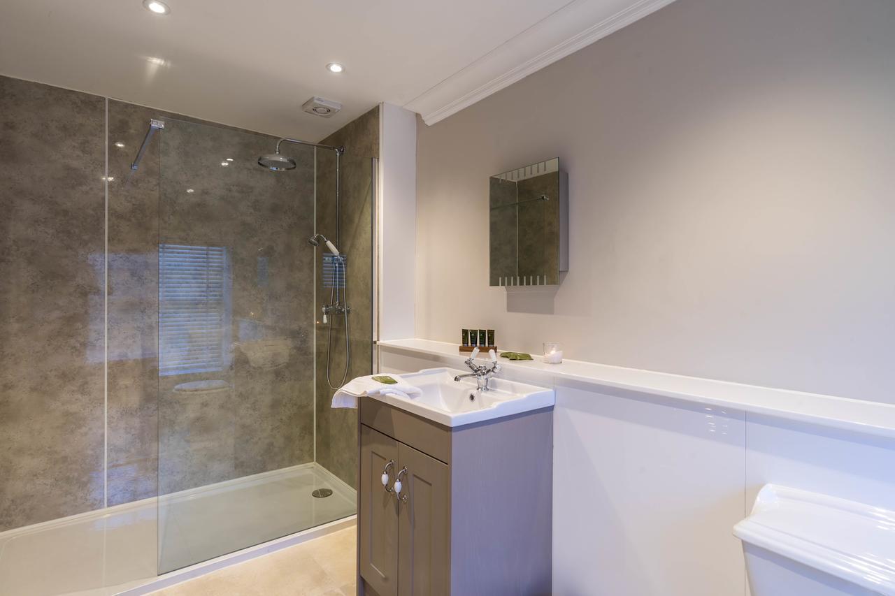 Wilton  Greyhound Inn Wilton מראה חיצוני תמונה