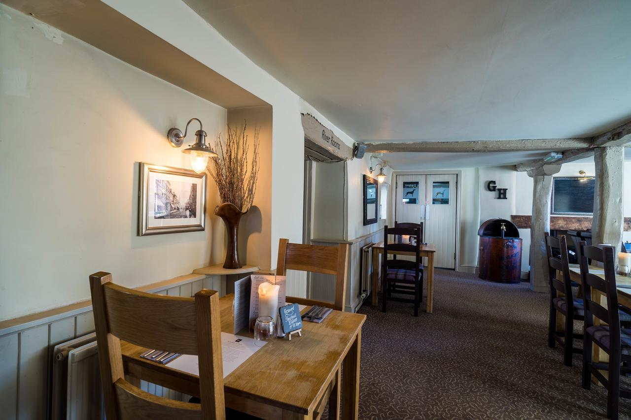 Wilton  Greyhound Inn Wilton מראה חיצוני תמונה