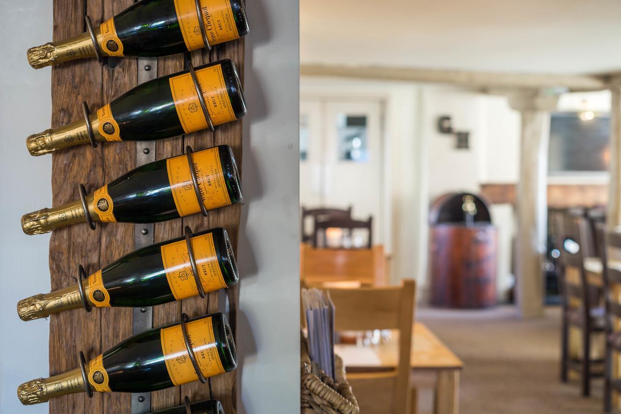 Wilton  Greyhound Inn Wilton מראה חיצוני תמונה