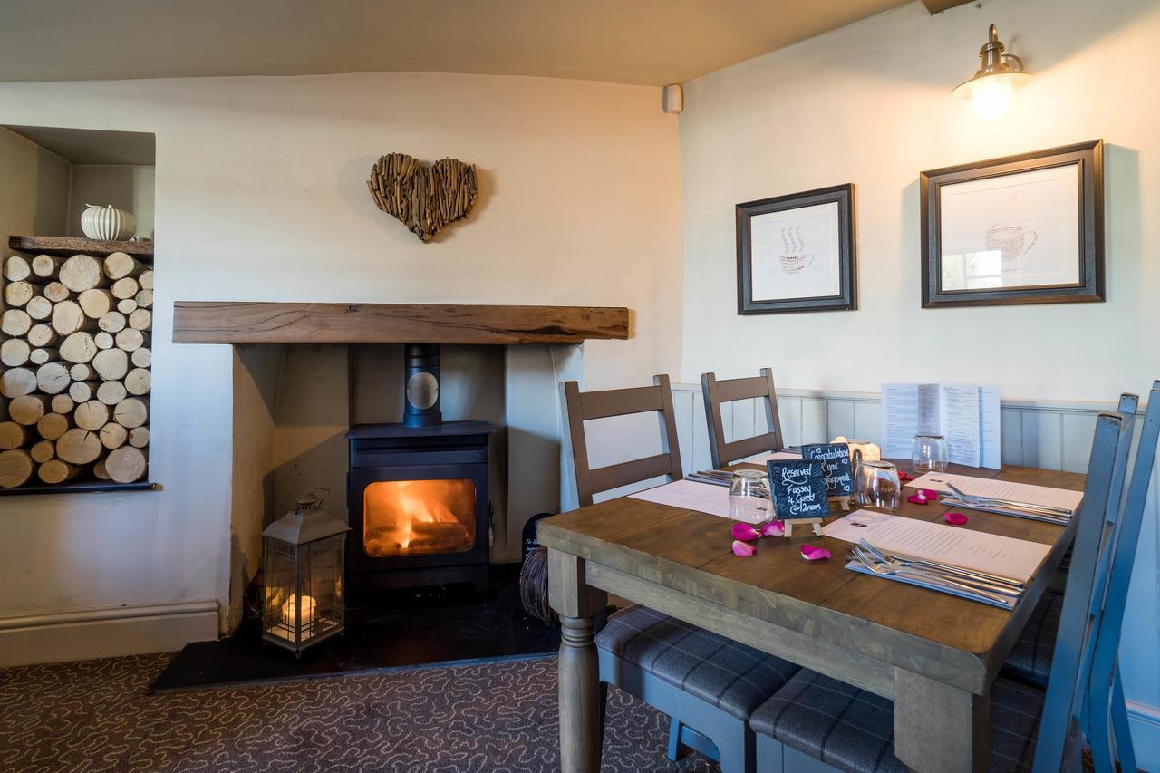 Wilton  Greyhound Inn Wilton מראה חיצוני תמונה