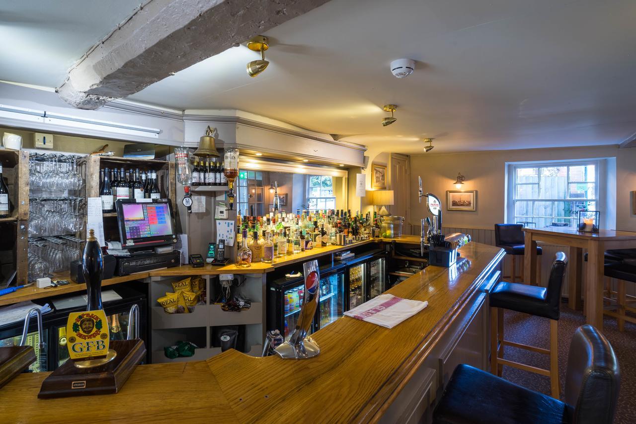 Wilton  Greyhound Inn Wilton מראה חיצוני תמונה